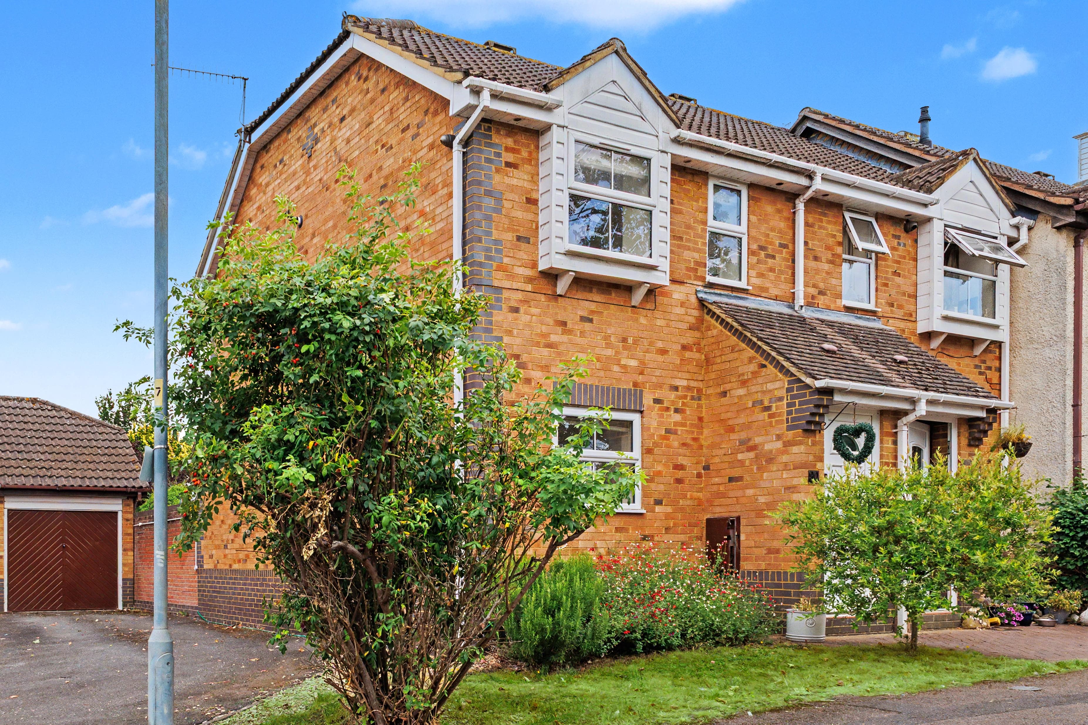 St. Matthews Close, Evesham, WR11 - photo 1 of 20