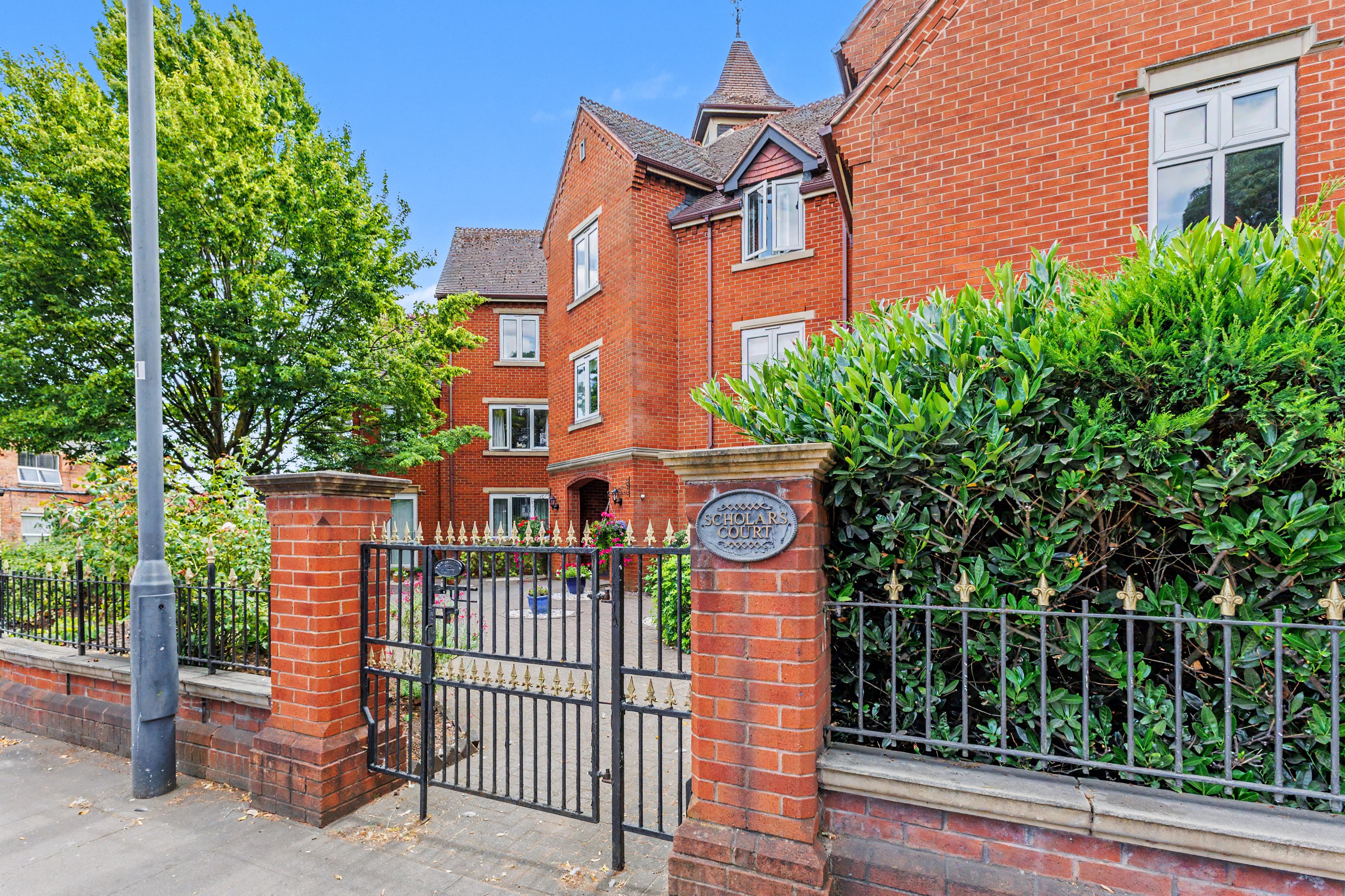Scholars Court, Alcester Road, Stratford-Upon-Avon, CV37 - photo 1 of 23
