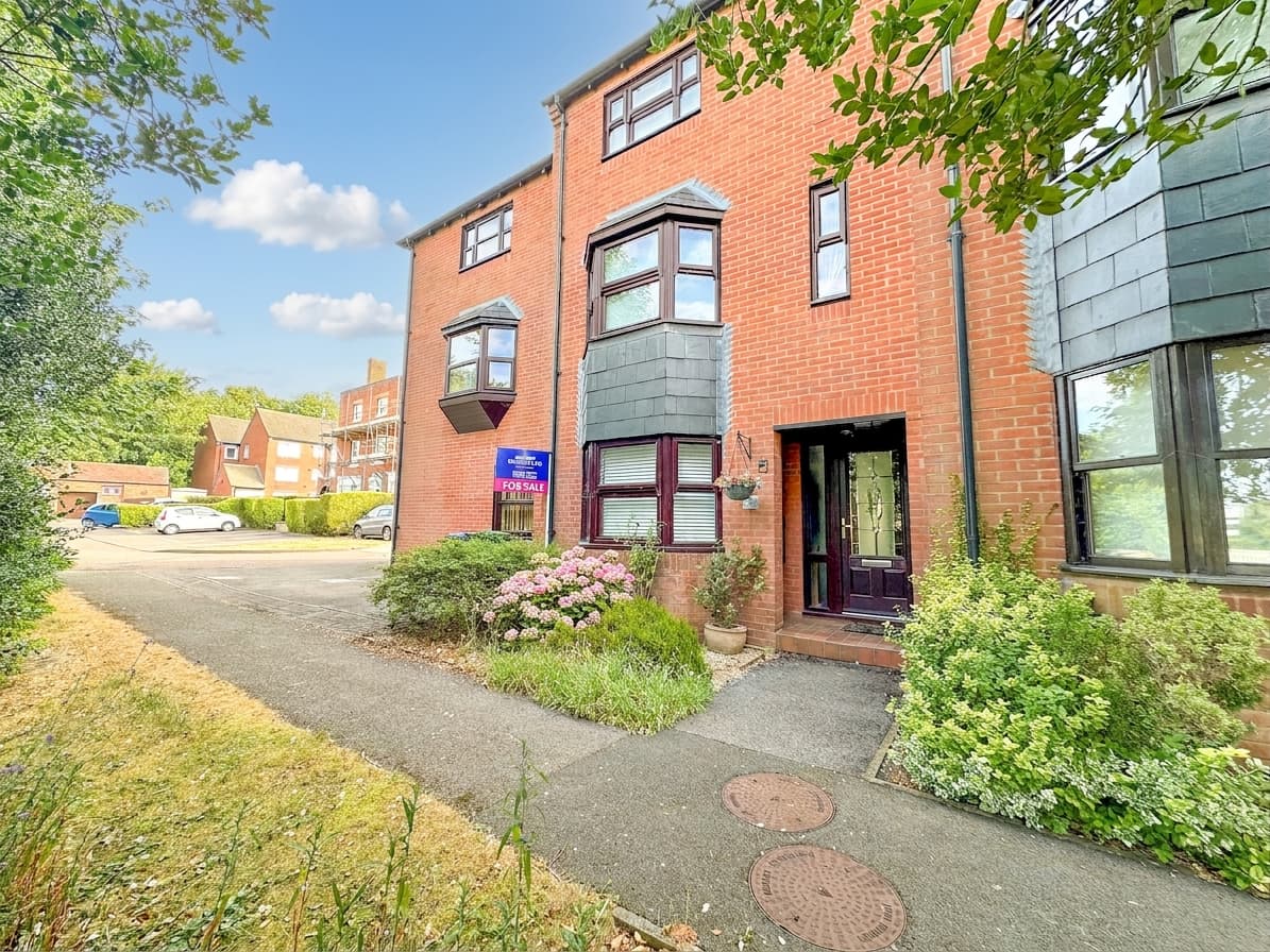 Leicester Road, Market Harborough, LE16 - photo 1 of 24