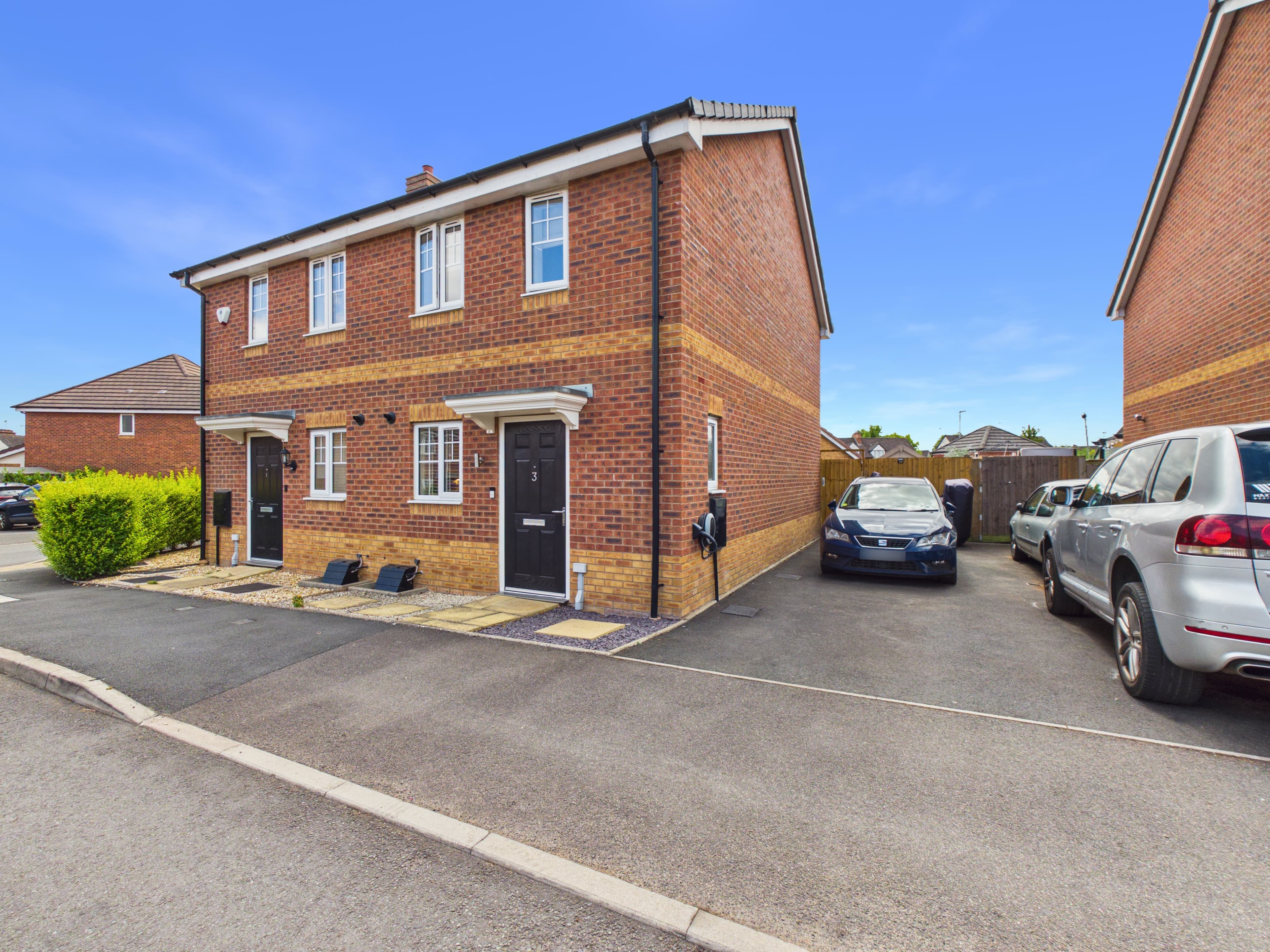 Rosehip Close, Pershore, WR10 - photo 1 of 14