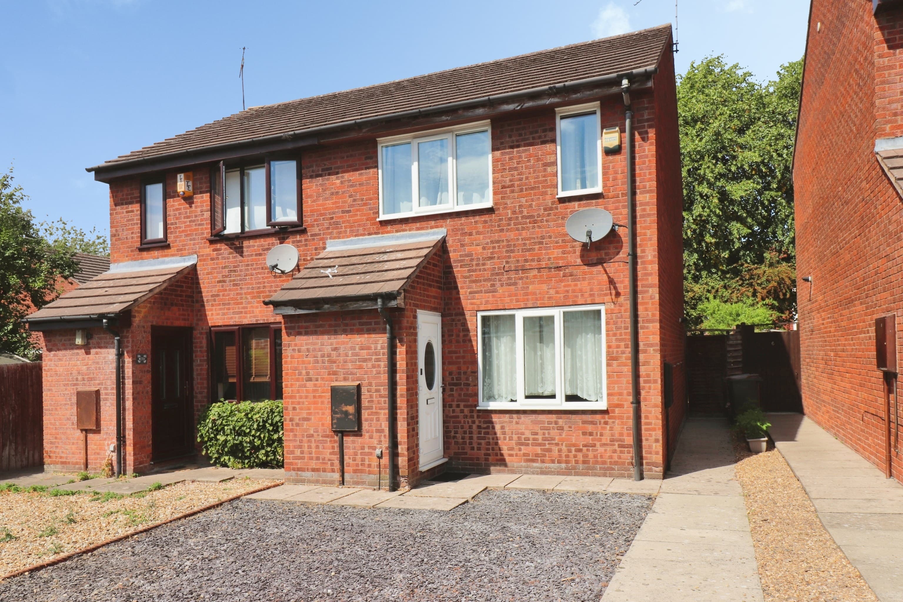 7 Pingle Court, Attleborough Road, Nuneaton, CV11 - photo 1 of 18