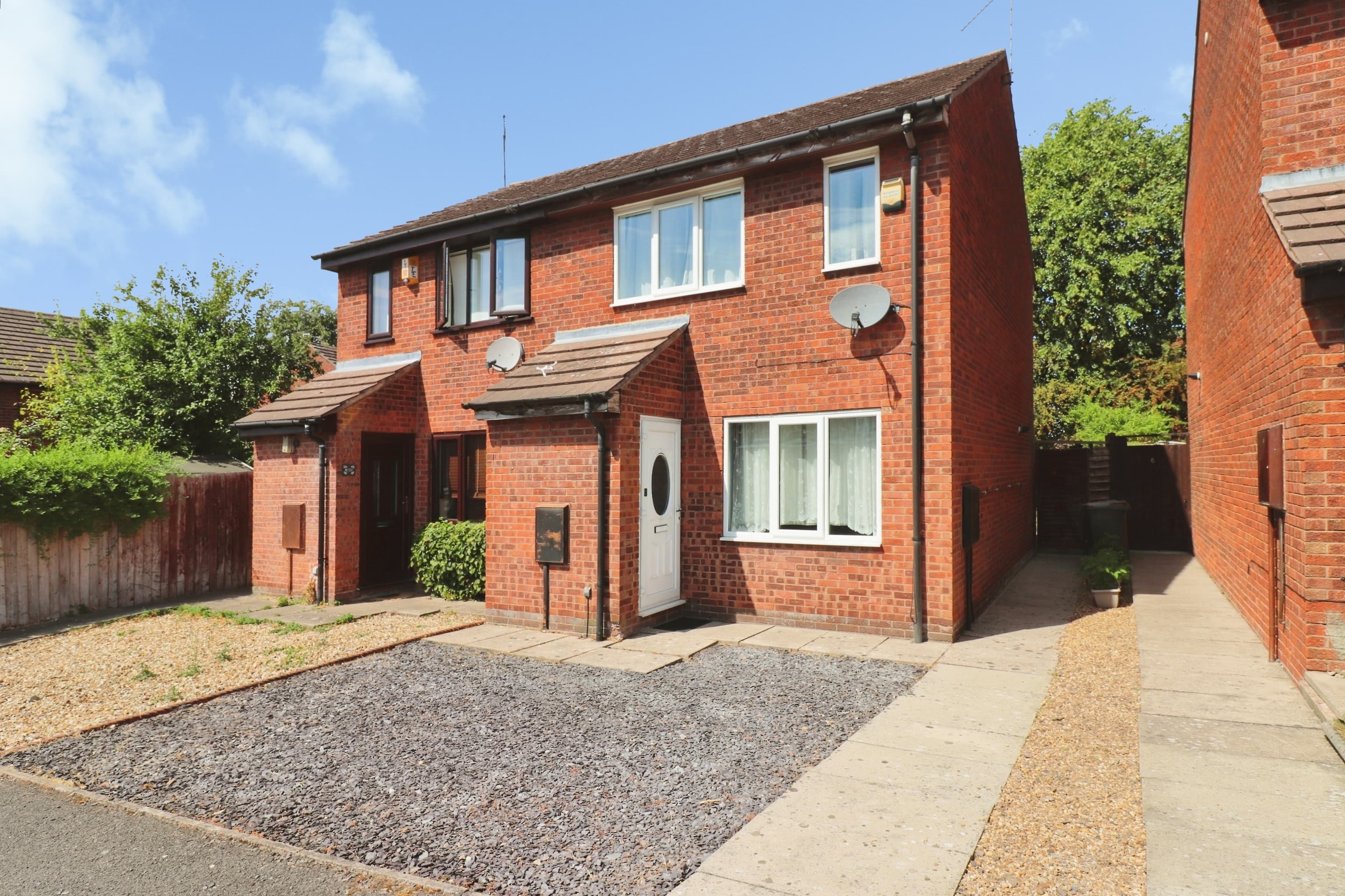 7 Pingle Court, Attleborough Road, Nuneaton, CV11 - photo 1 of 16
