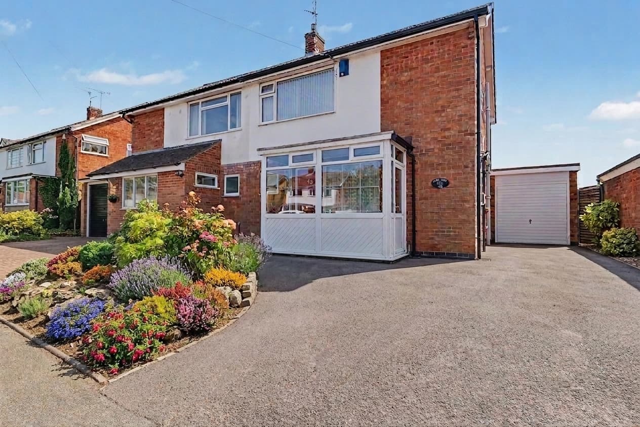 Ash Tree Road, Oadby, Leicester, LE2 - photo 1 of 11