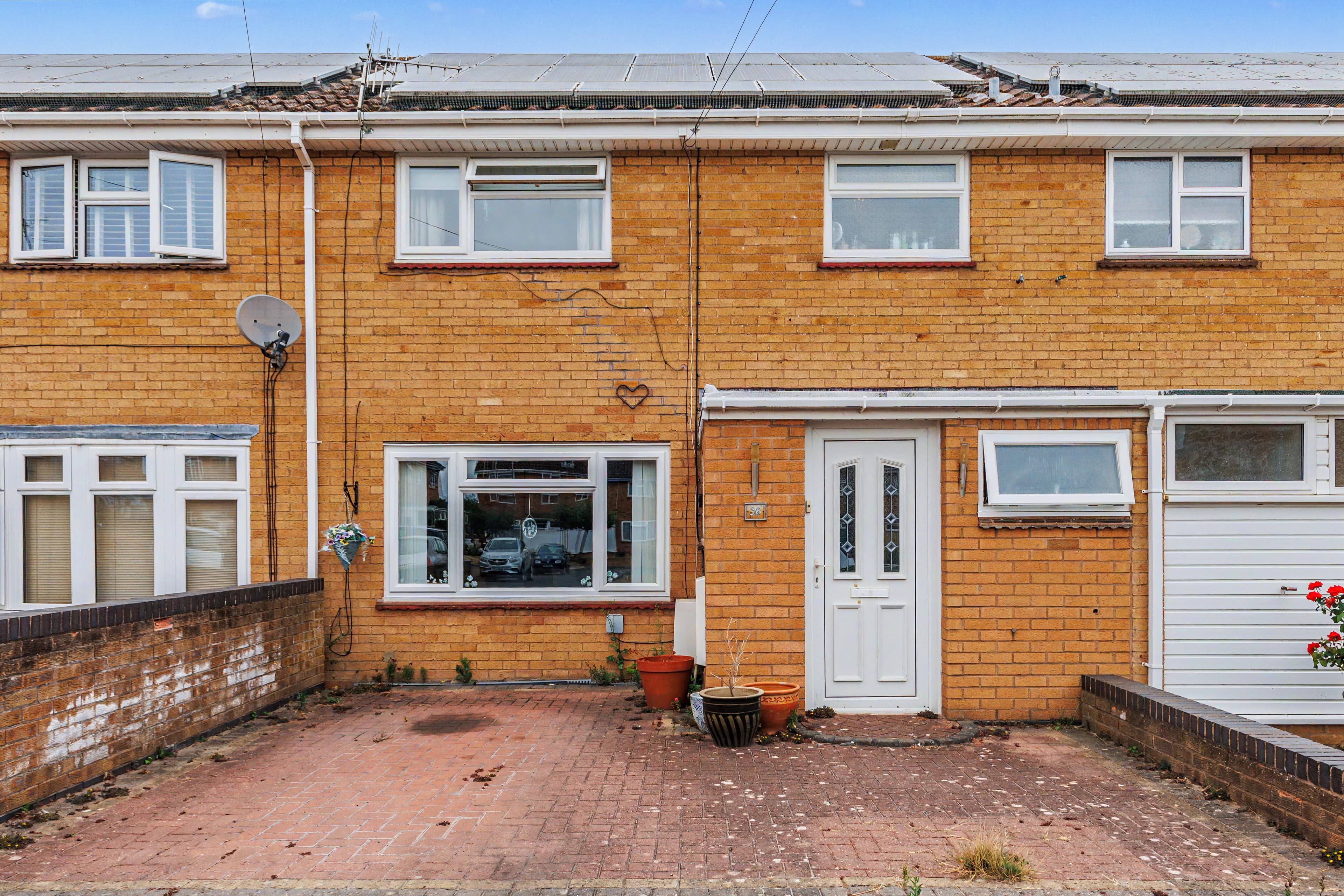 Alexandra Road, Evesham, WR11 - photo 1 of 14