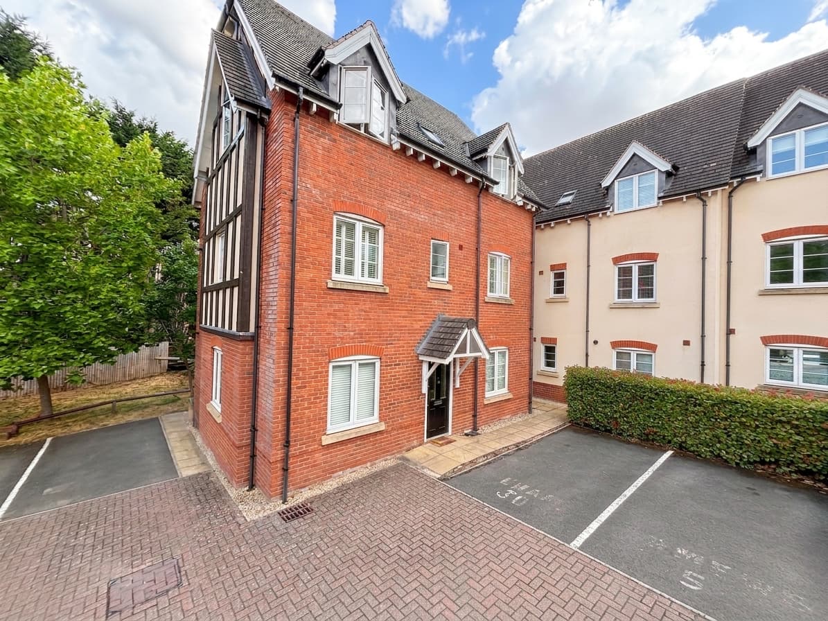Laneham Place, Kenilworth, CV8 - photo 1 of 8