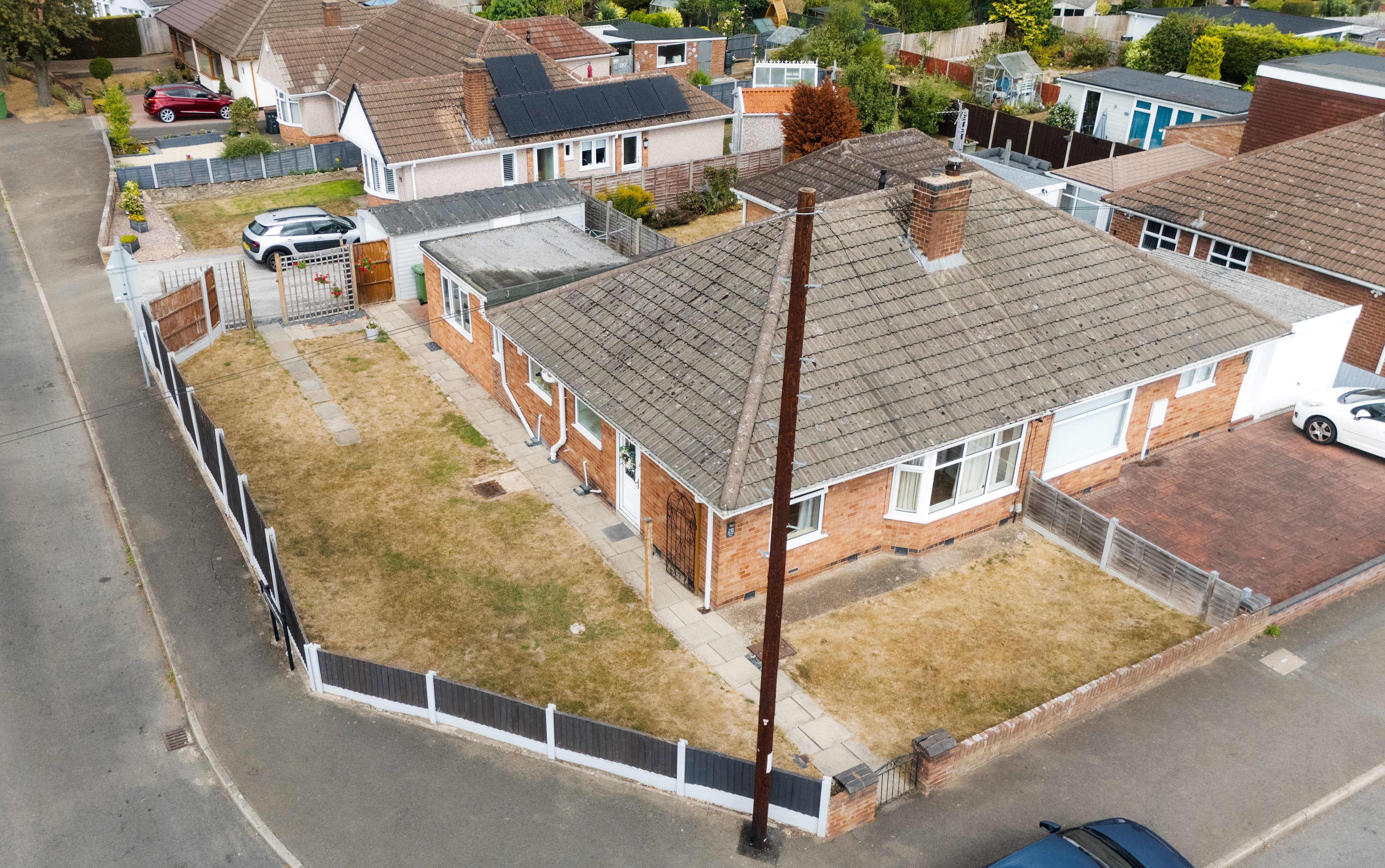 Cleveland Road, Bulkington, Bedworth, CV12 - photo 1 of 20