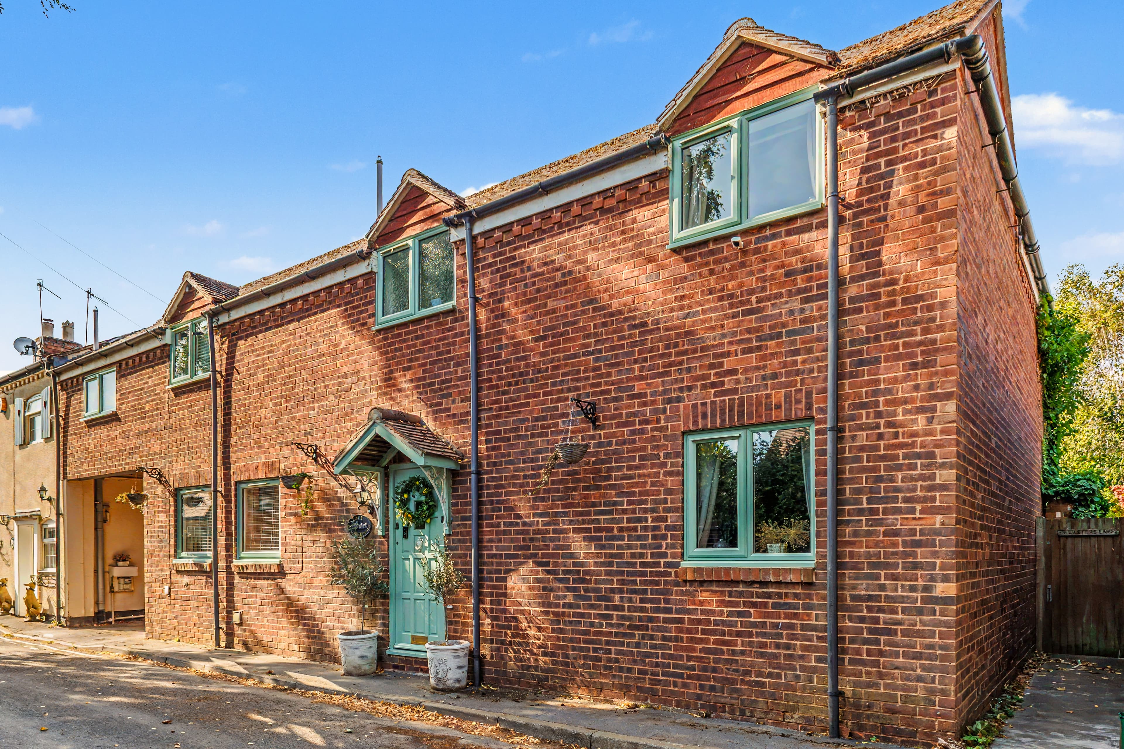 Coach House, Carters Lane, Tiddington, Stratford-Upon-Avon, CV37 - photo 1 of 51