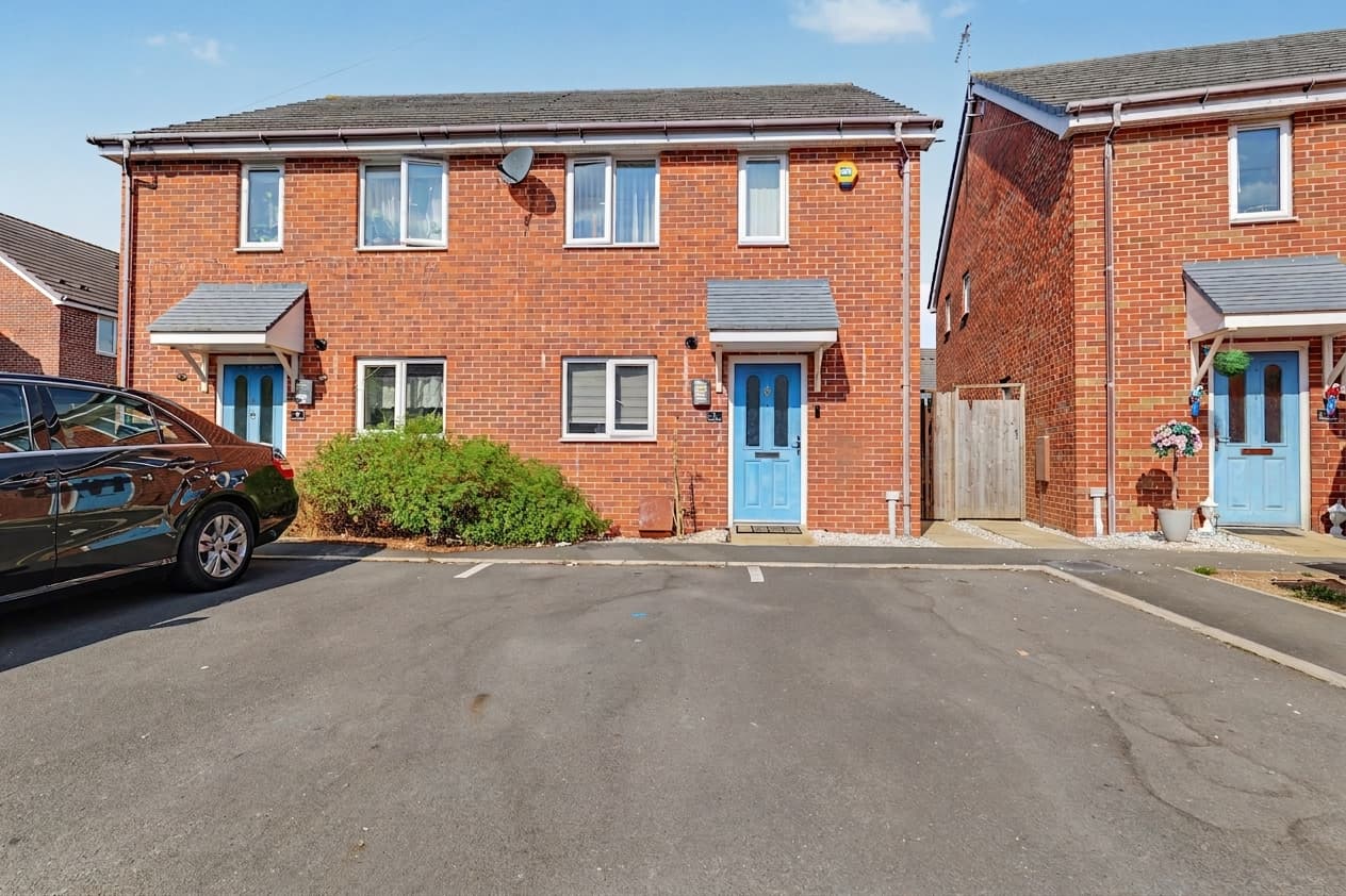 Winston Close, Coventry, CV2 - photo 1 of 14