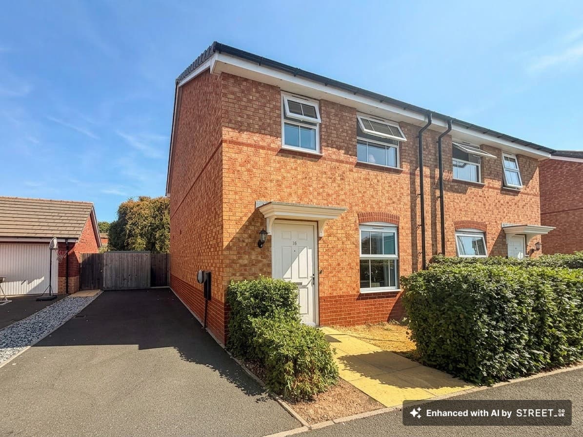 Yew Tree Way, Barford, Warwick, CV35 - photo 1 of 15
