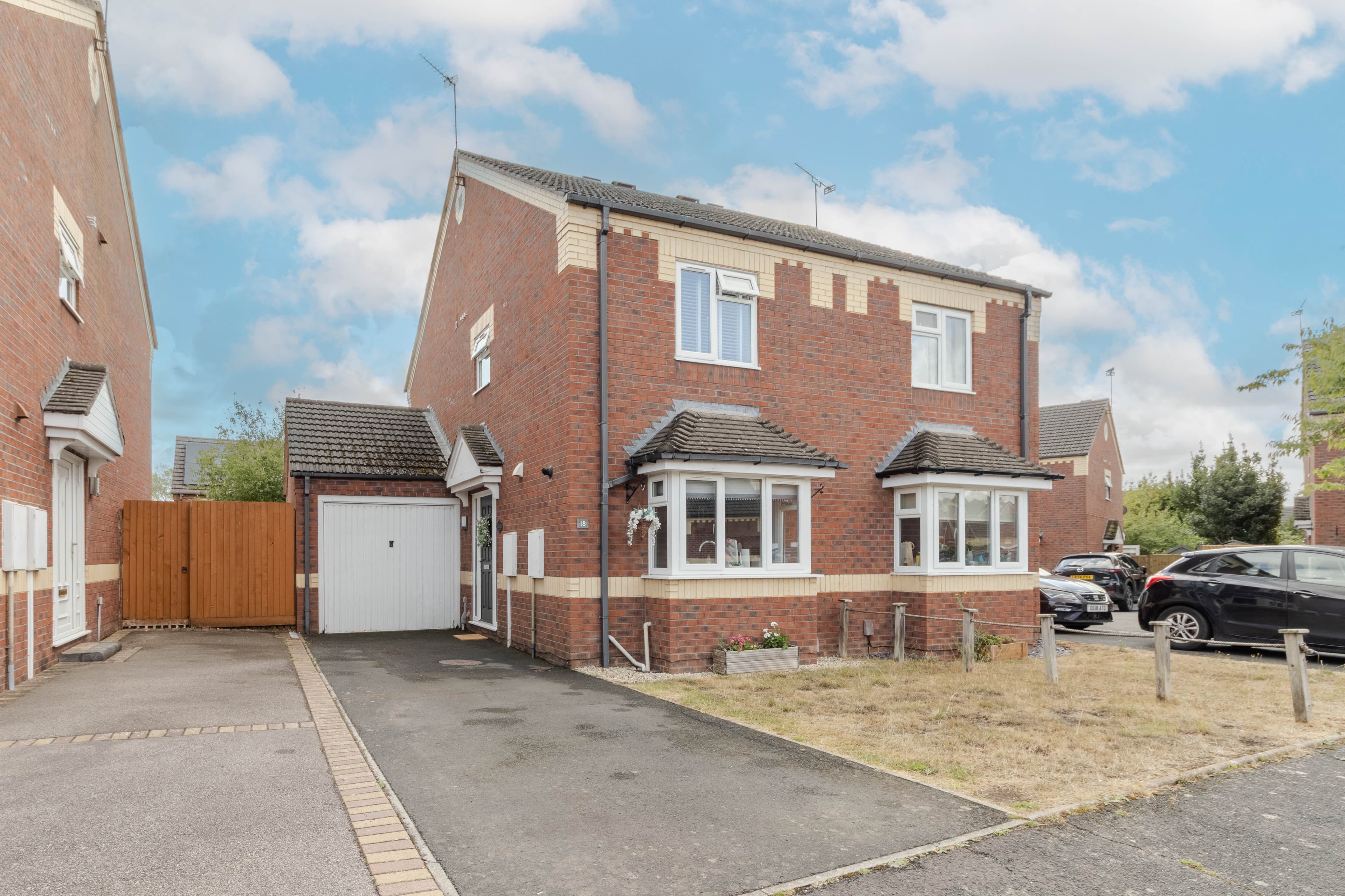 Bolyfant Crescent, Whitnash, Leamington Spa, CV31 - photo 1 of 15