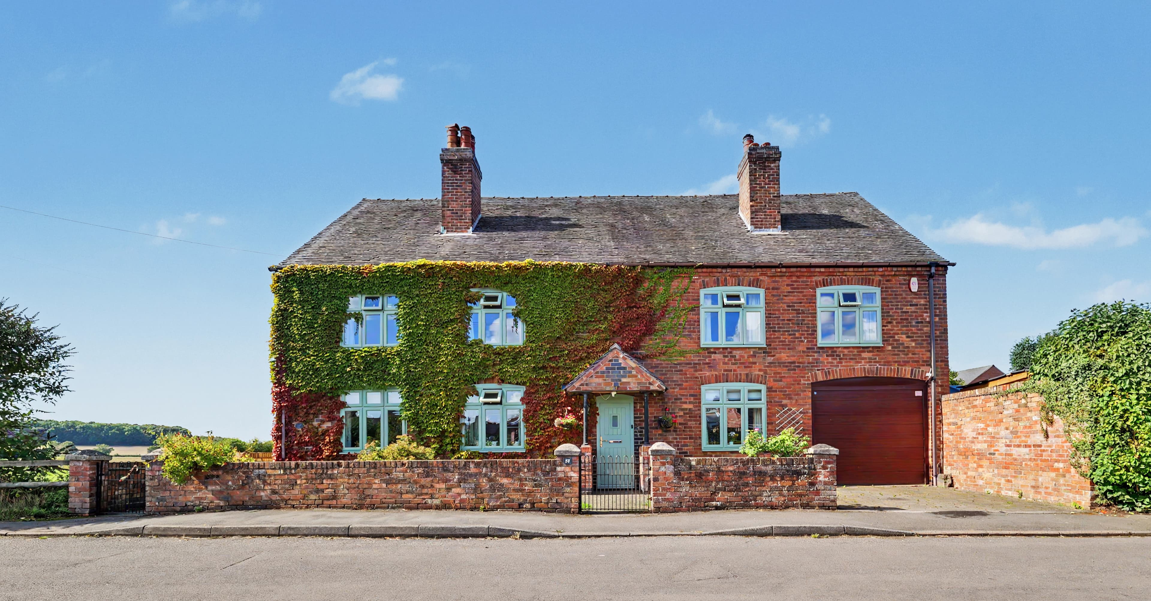 Valley Road, Overseal, Swadlincote, DE12 - photo 1 of 46