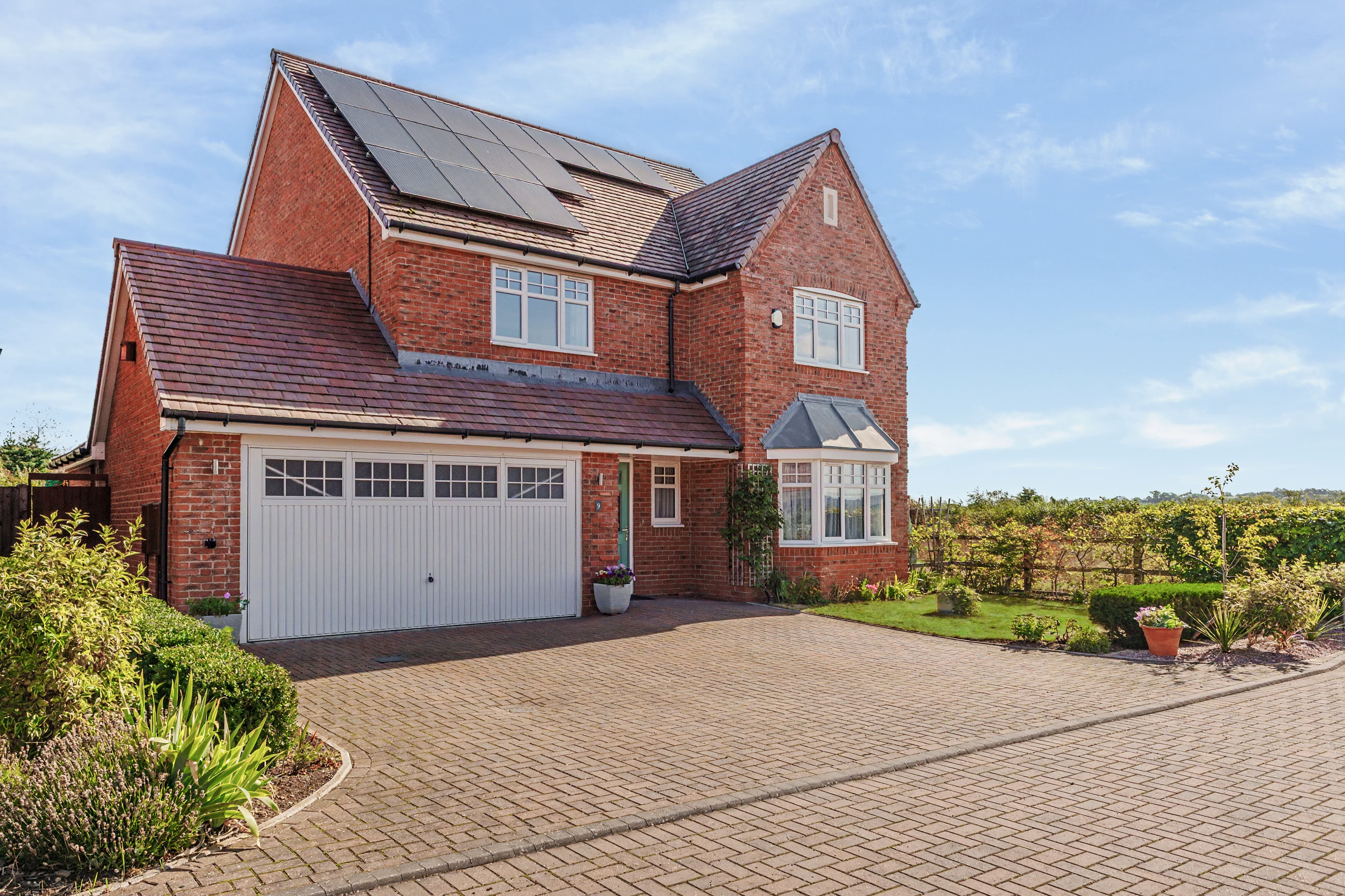 Llewellyn Close, Fladbury, Pershore, WR10 - photo 1 of 41