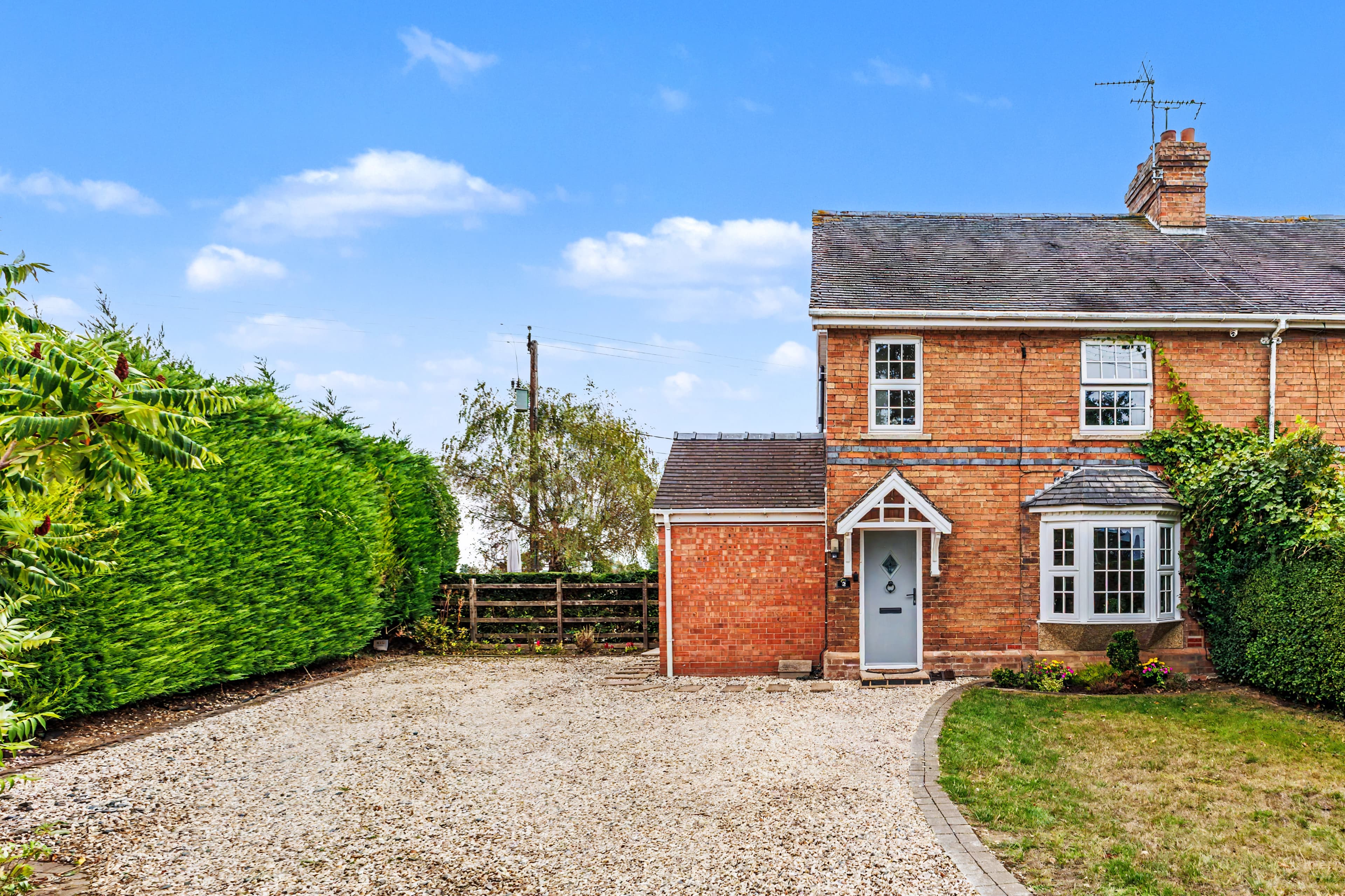 2 Cottage, Yock Lane, Wick, Pershore, WR10 - photo 1 of 49