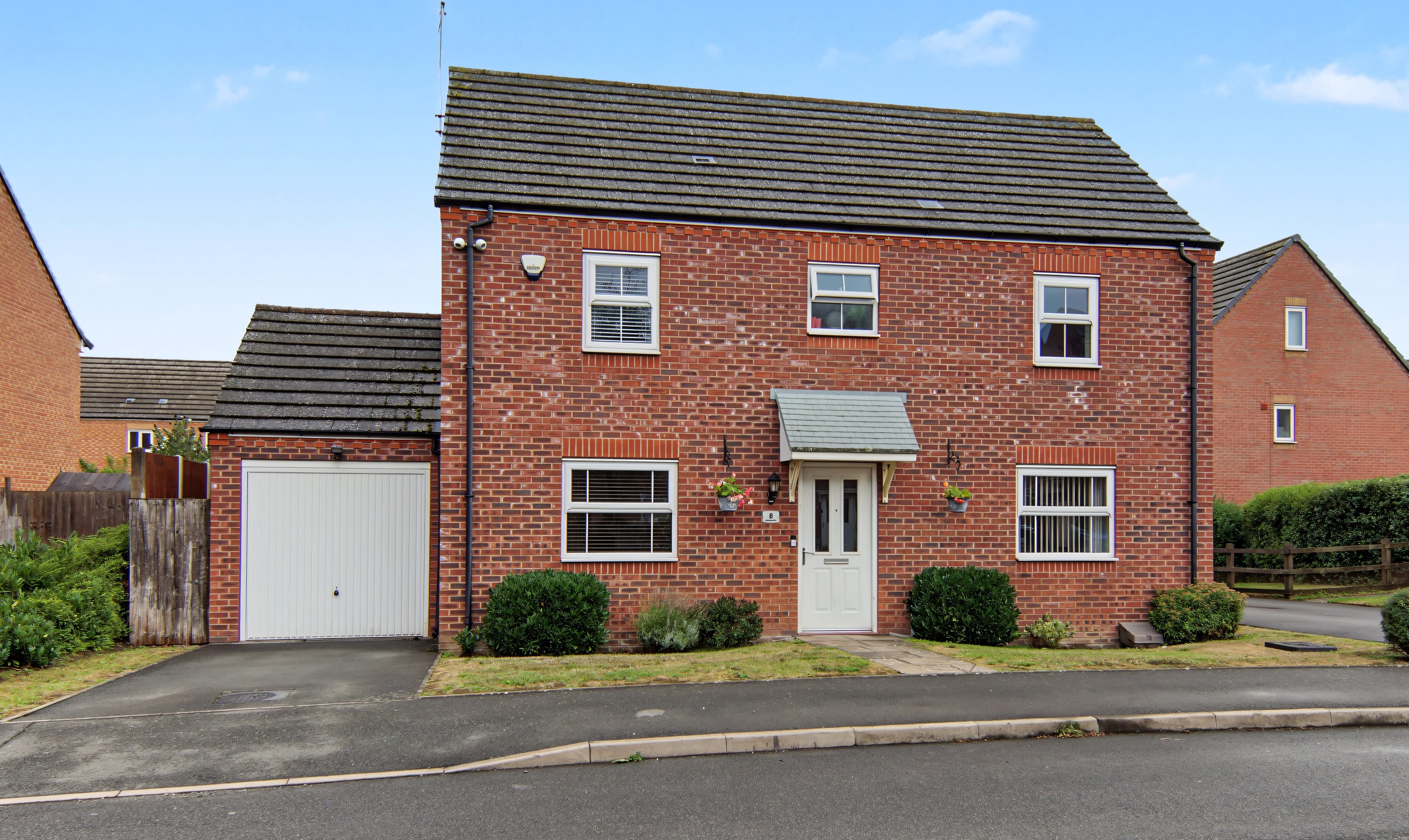 Walmsley Close, Coventry, CV5 - photo 1 of 33