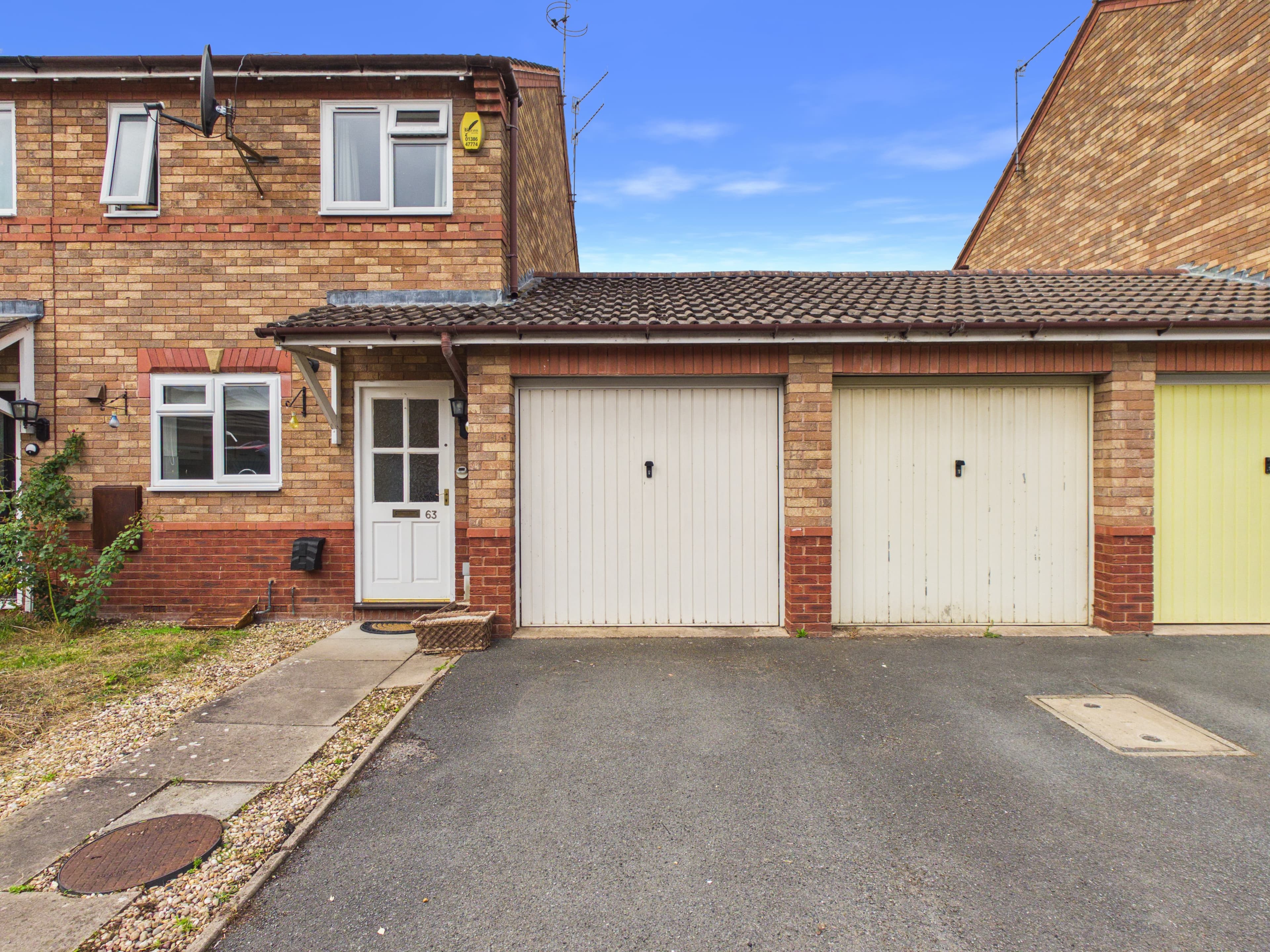 St. Davids Drive, Evesham, WR11 - photo 1 of 12