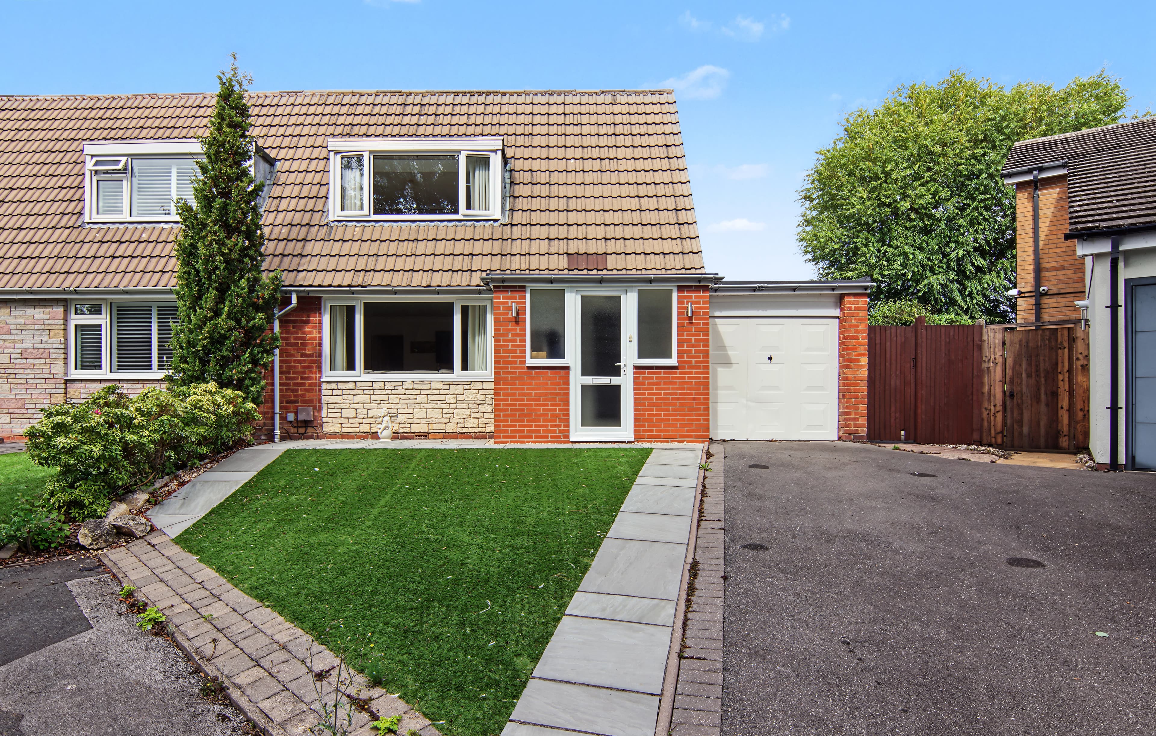 Needlers End Lane, Balsall Common, Coventry, CV7 - photo 1 of 36
