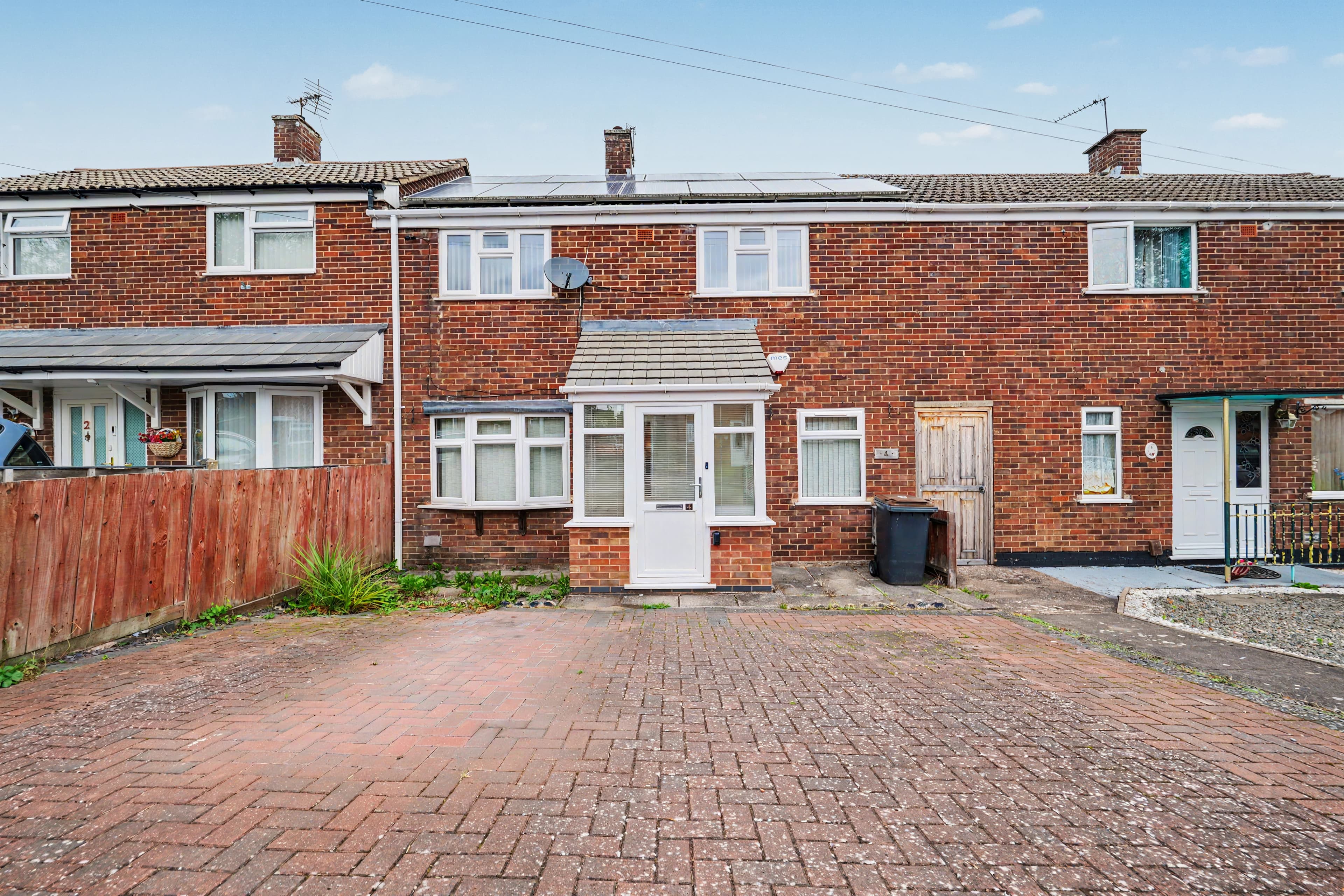 Vale View, Nuneaton, CV10 - photo 1 of 21