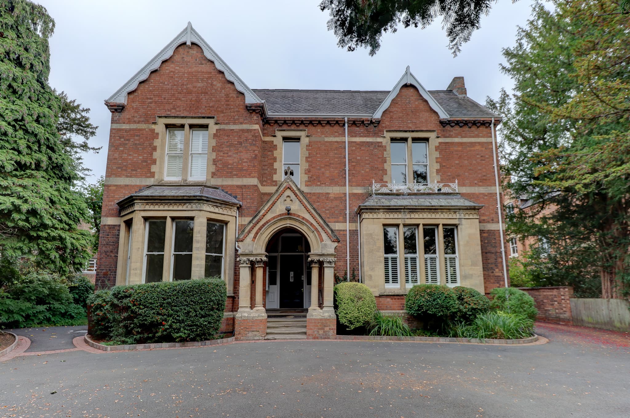 Cranesthorpe Court, Guys Cliffe Avenue, Leamington Spa, CV32 - photo 1 of 31