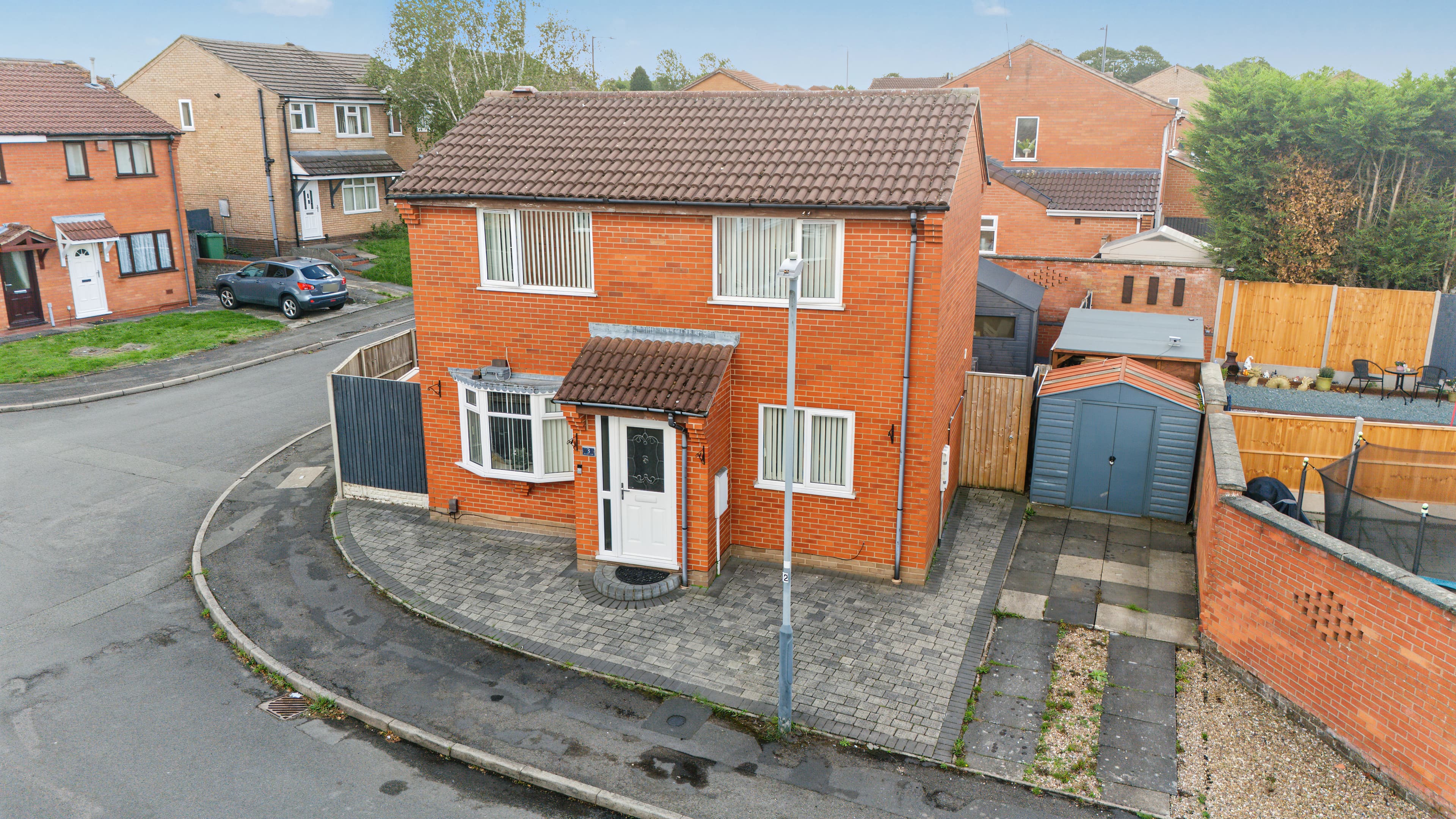 Aintree Close, Bedworth, CV12 - photo 1 of 16