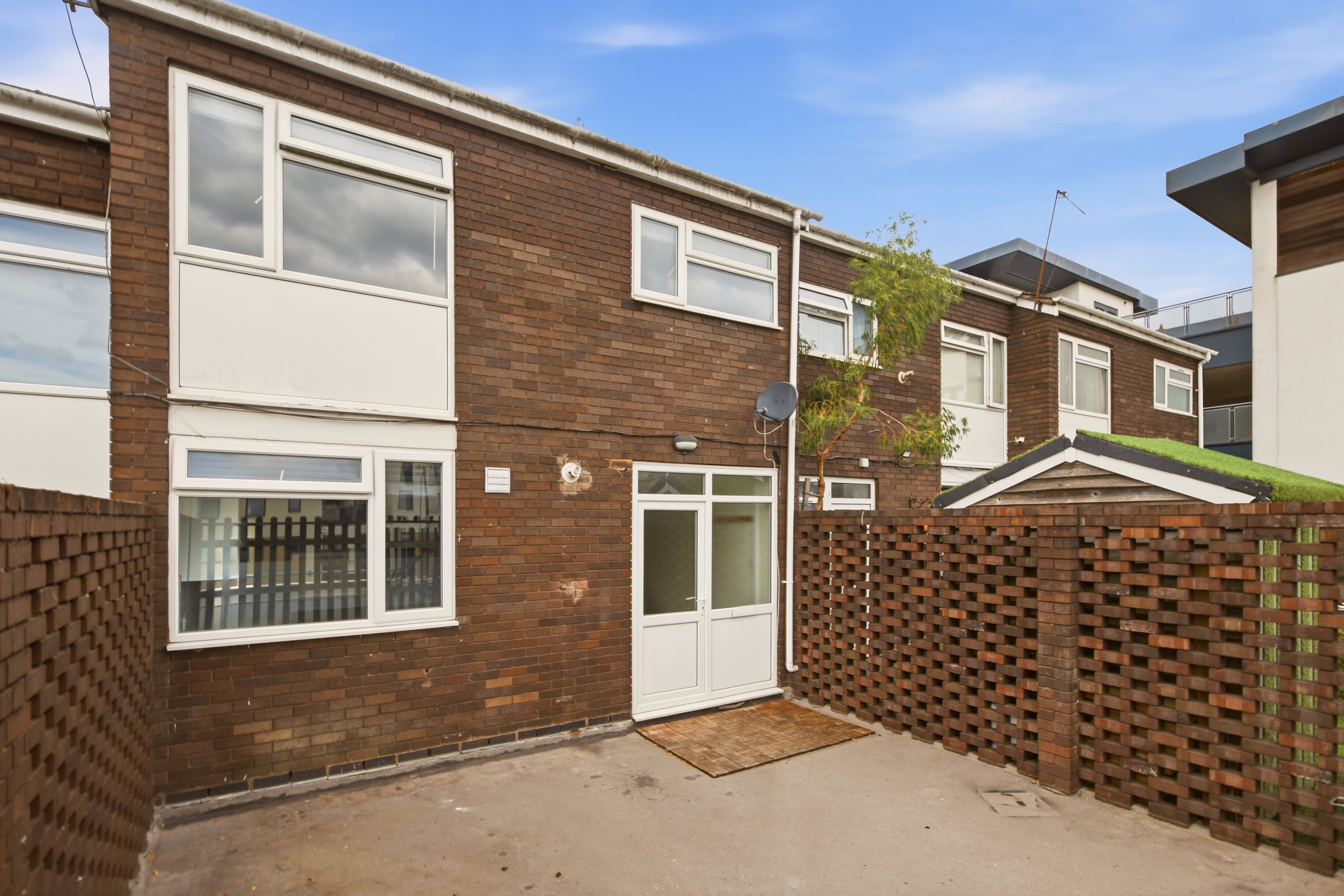 Abbey End, Kenilworth, CV8 - photo 1 of 16