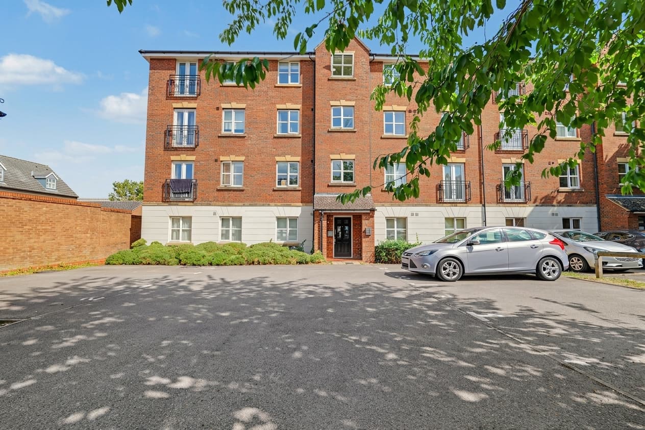 Fount Court, Market Harborough, LE16 - photo 1 of 7