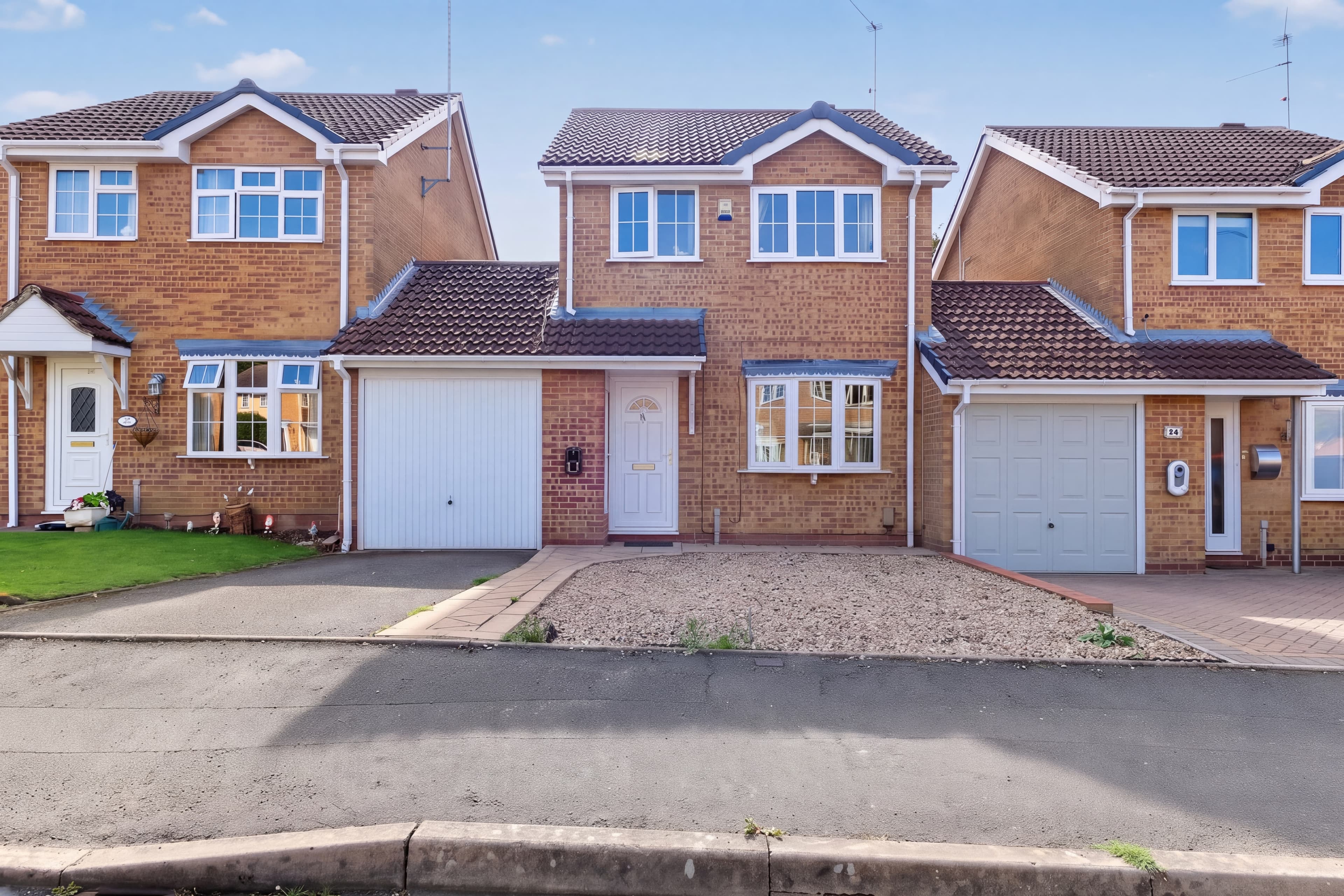 Edinburgh Close, Market Harborough, LE16 - photo 1 of 15