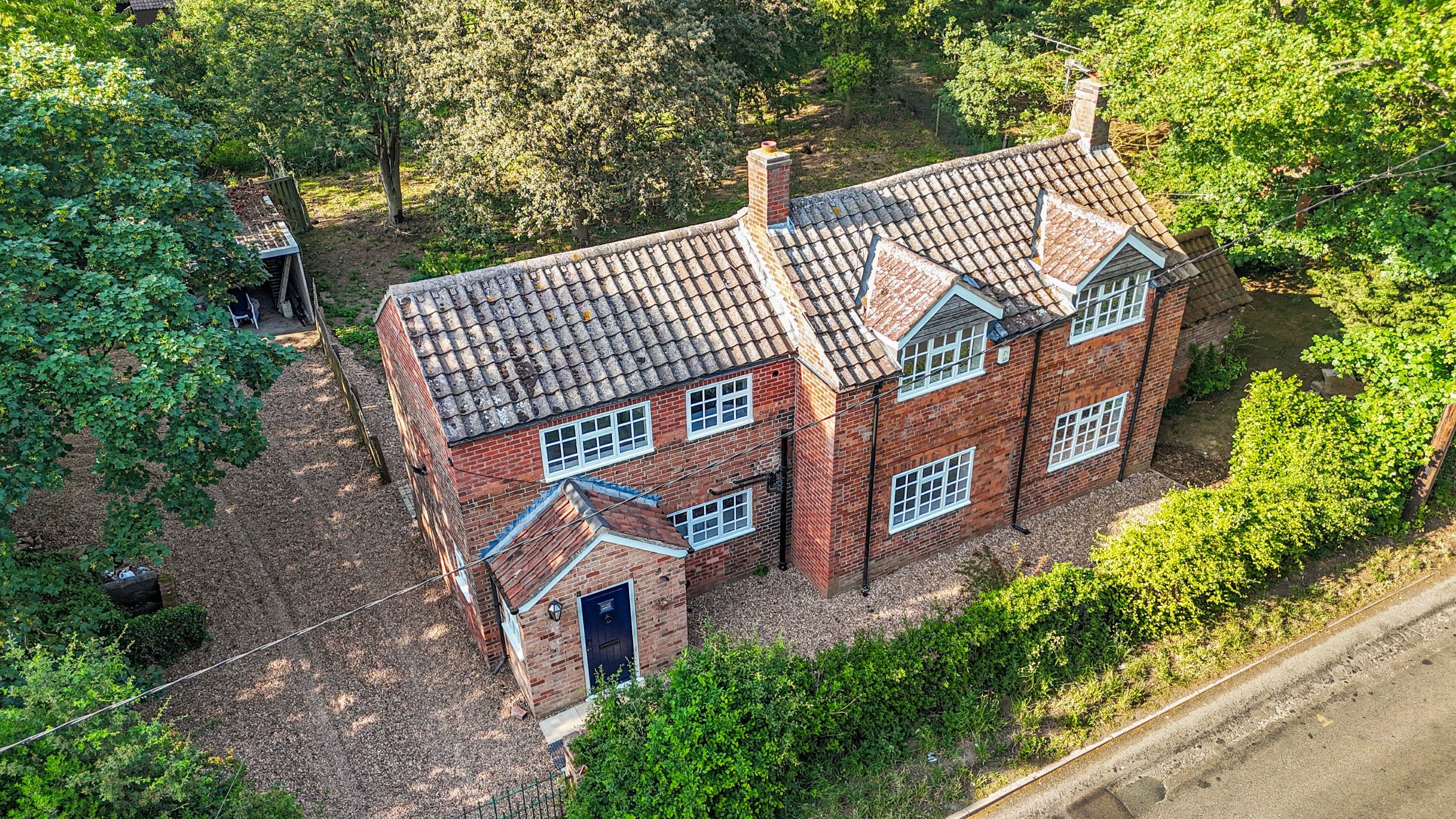 Penbury, Sand Lane, Besthorpe, Newark, NG23 - photo 1 of 24