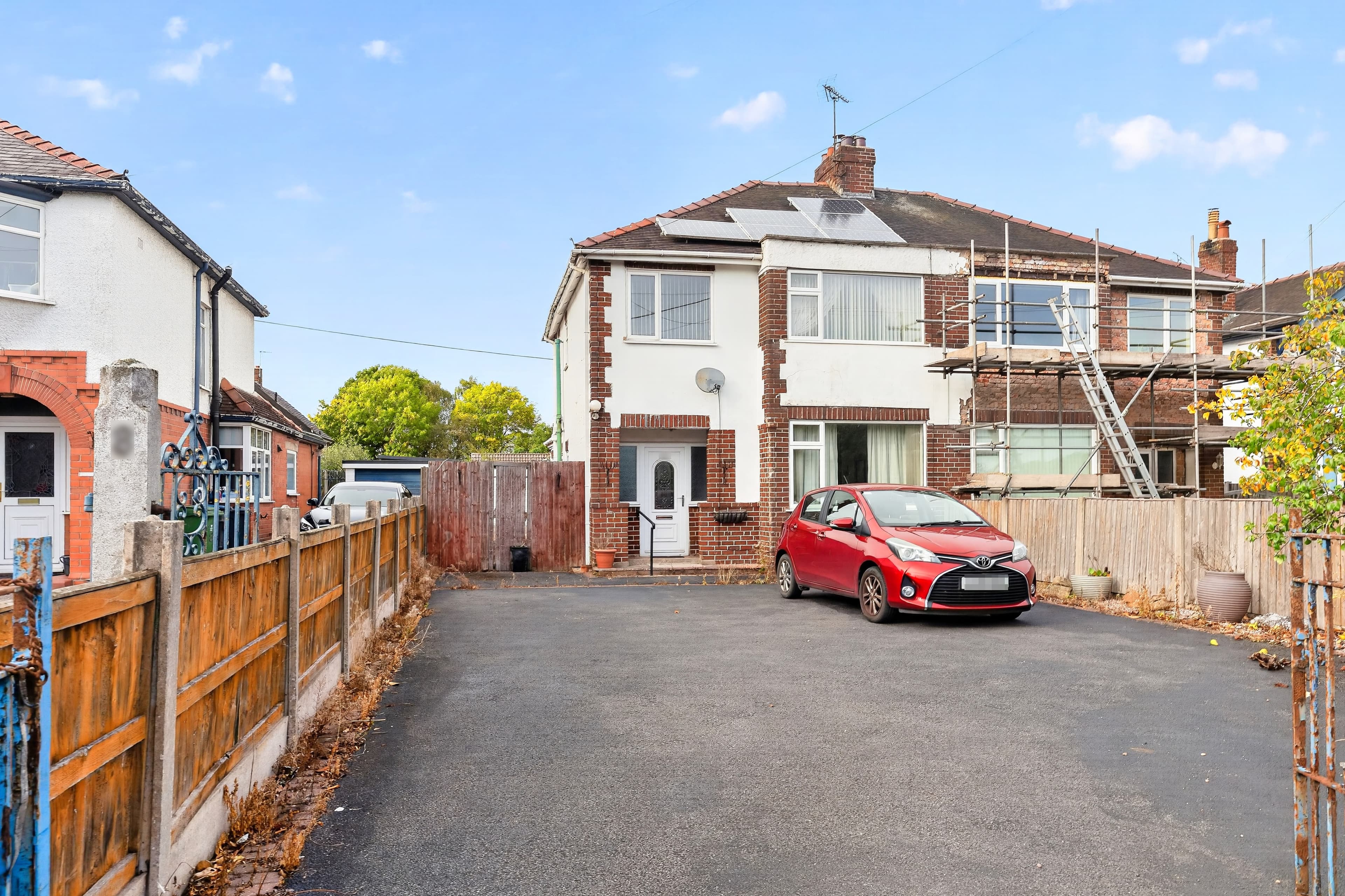 Wrexham Road, Rhostyllen, Wrexham, LL14 - photo 1 of 26