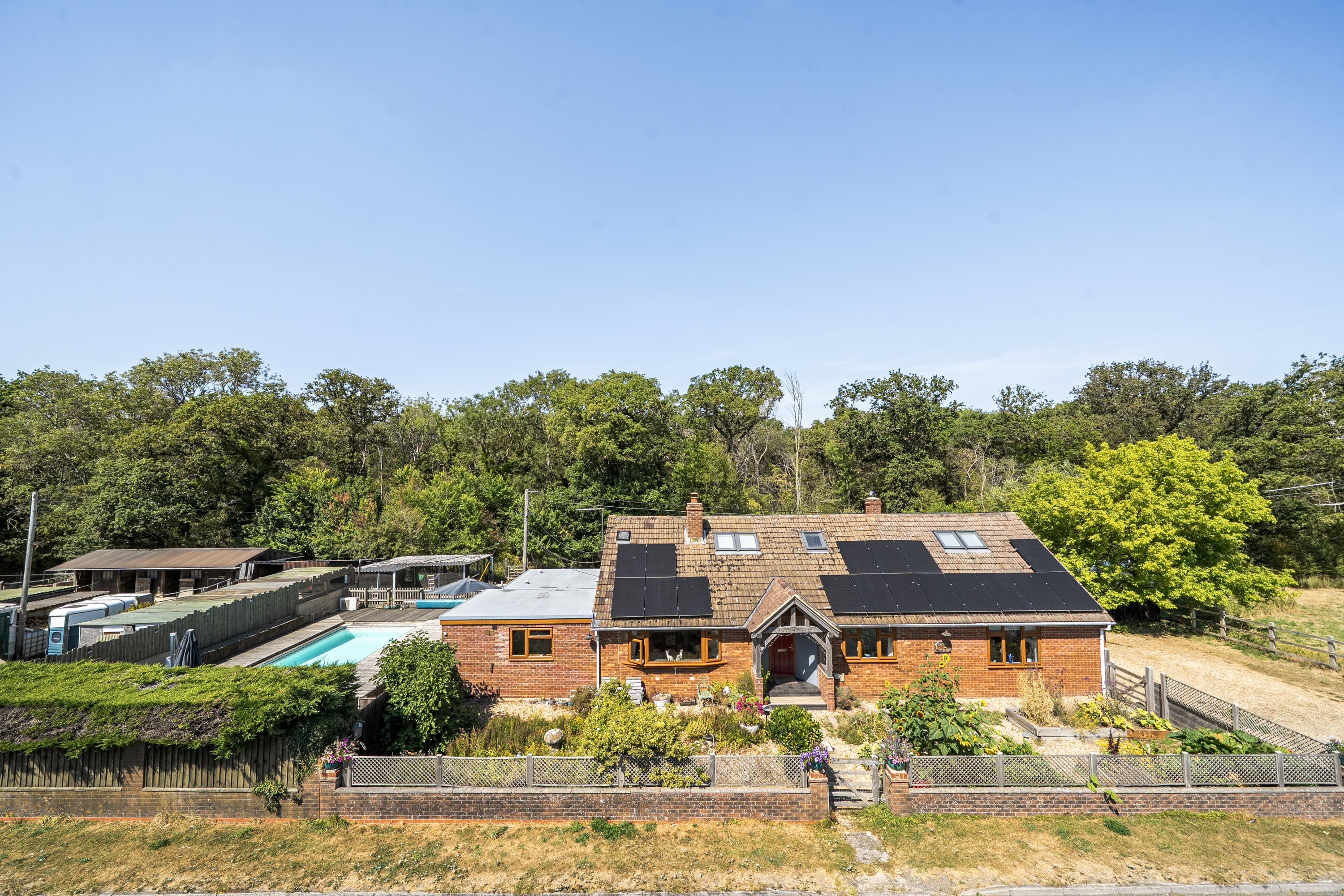 Woodside Farm, Braydon, Swindon, SN5 - photo 1 of 32