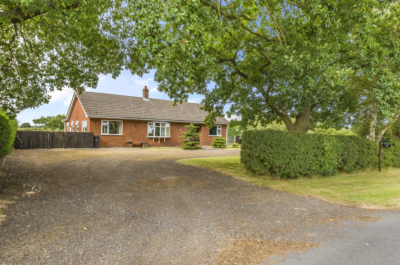 Willow Lodge, Skinners Lane, Middle Rasen, Market Rasen, LN8 - photo 1 of 25
