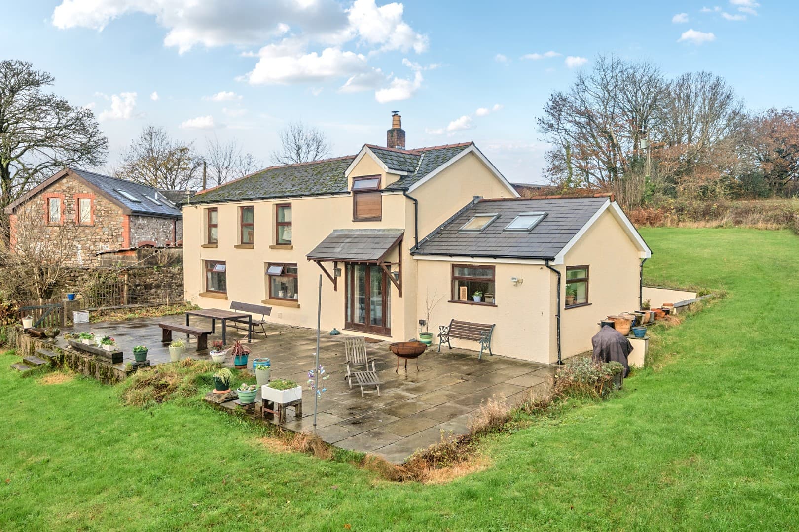 Ty Rhos Farm, Waun Row, Aberdare, CF44 - photo 1 of 26